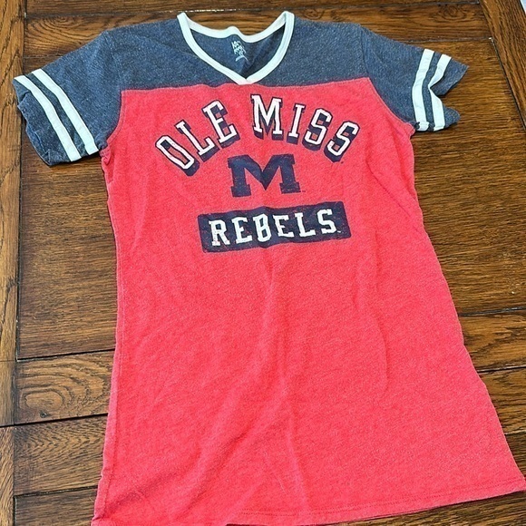 Women’s Ole Miss color block V-neck T-shirt size S - Picture 1 of 2